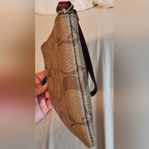 Coach Metallic Cherry and Signature Monogramm Crossgrain Leather Wristlet NWOT - Picture 9 of 12
